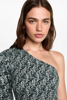 Blusa asimétrica estampada de Mango Teen en Blusas para argentina