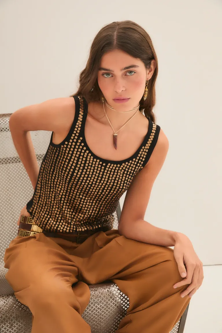 Top de viscosa con bordado de lentejuelas, corte suelto y elegante de Rapsodia en Tops para argentina