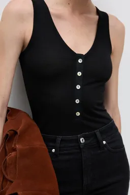 Body cuello pico botones de Mango en Bodies para argentina