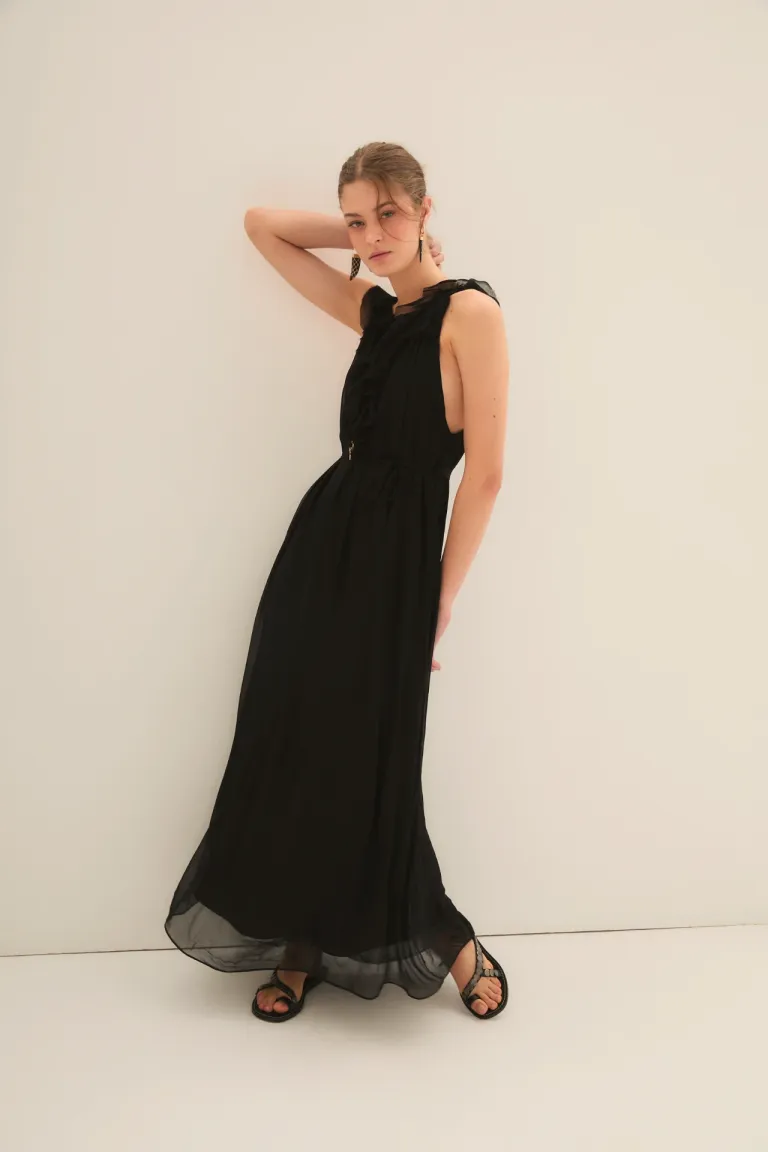 Vestido largo de gasa negra con escote profundo y volados en el cuello de Rapsodia en Vestidos para argentina