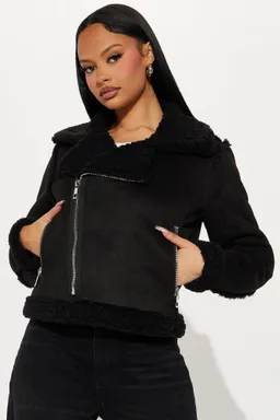 Campera moto delilah gamuza sintética de Fashion Nova en Chaquetas para argentina