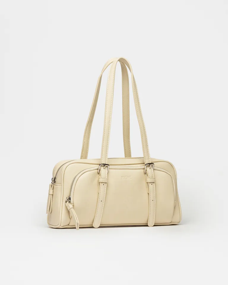 Cartera de mano estilo bowling en efecto cuero liso con detalles funcionales de Prüne en Bolsos y Carteras para argentina