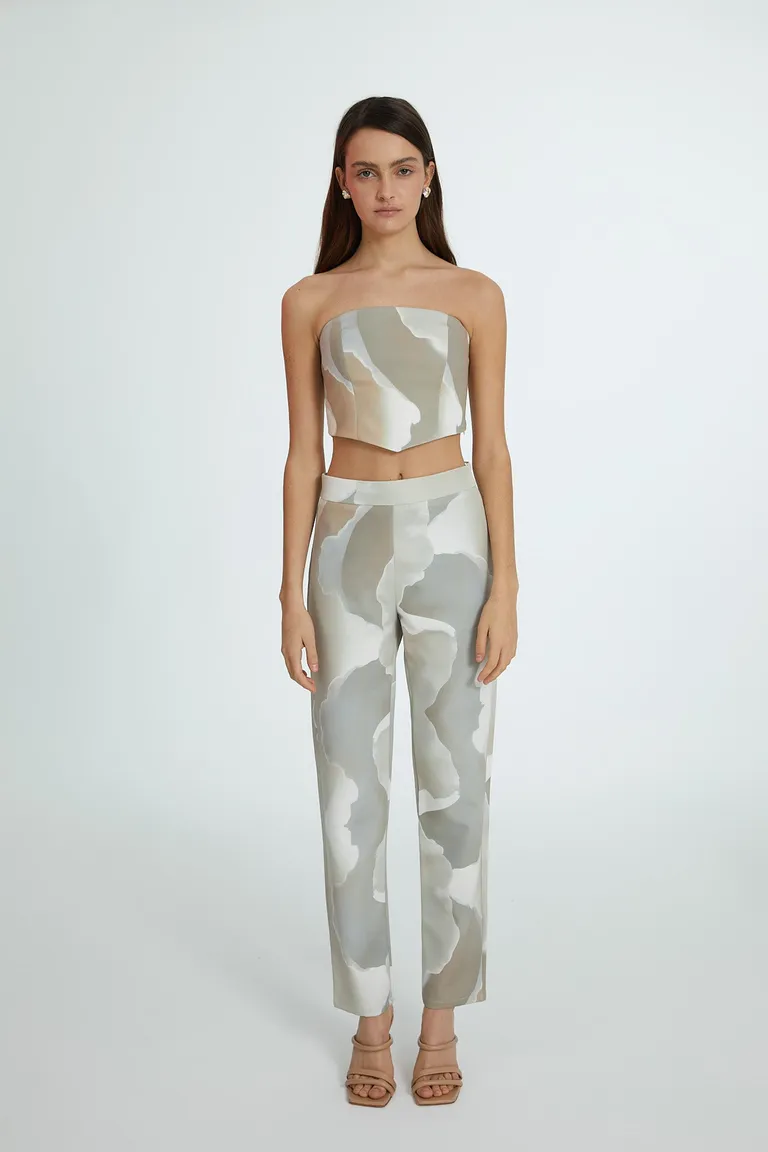 Top sin tirantes con diseño exclusivo y ajuste modular de Naíma en Tops para argentina