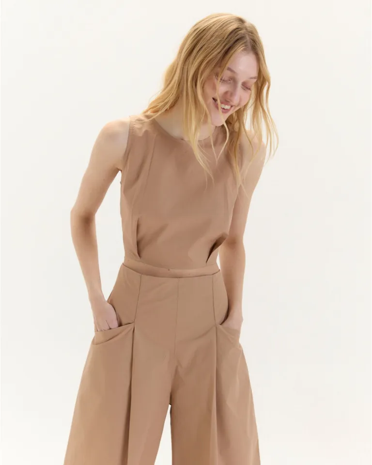 Top sika: una prenda elegante y versátil con detalles en la espalda de Blue Sheep en Tops para argentina