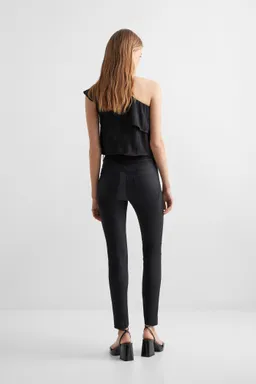 Jeans skinny encerados de Mango Teen en Pantalones para argentina