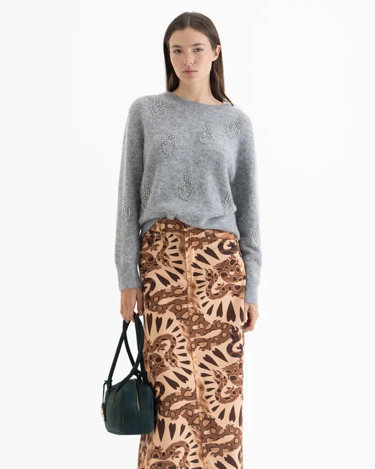 Pollera midi con diseño estampado de dragones, estilo cinco bolsillos y cierre frontal con broche en cintura de Jazmin Chebar en Faldas para argentina