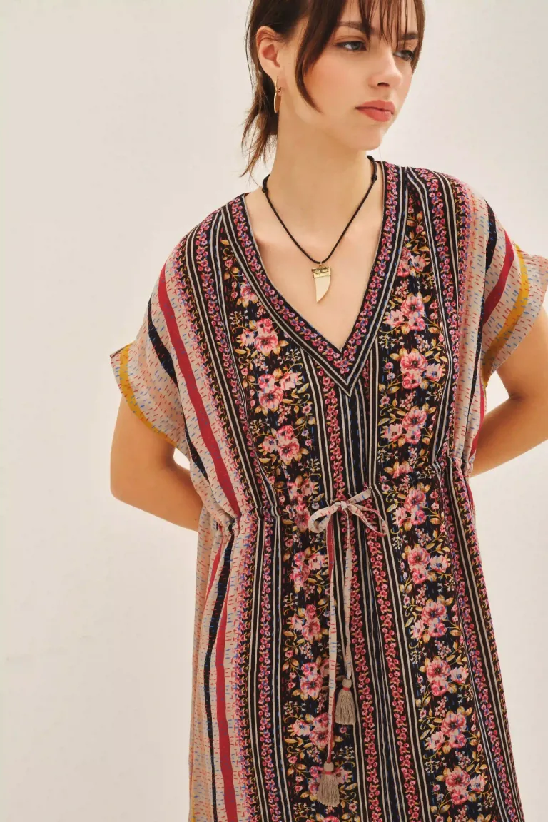 Vestido midi de viscosa estampada con escote en V y flecos en la cintura de Rapsodia en Vestidos para argentina