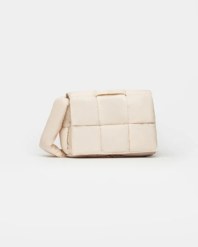 Bandolera lounge trenzada con manija regulable y cierre de Prüne en Bolsos y Carteras para argentina