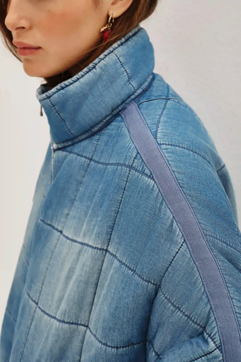 Campera matelassé de manga larga con cuello alto y cierre frontal de Rapsodia en Chaquetas para argentina