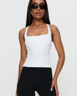 Top deportivo layup cross back blanco de Princess Polly en Tops para argentina