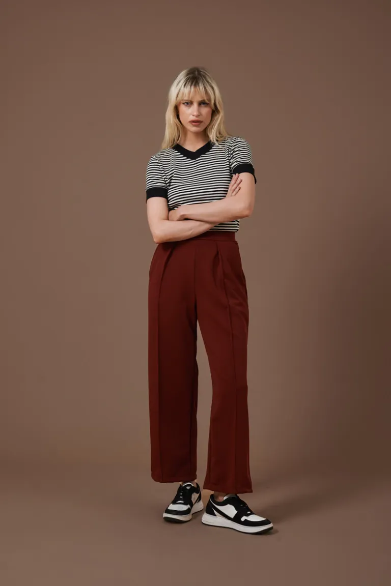 Pantalón ancho de corte recto en tono marrón, diseño versátil y elegante de Apricot en Pantalones para argentina