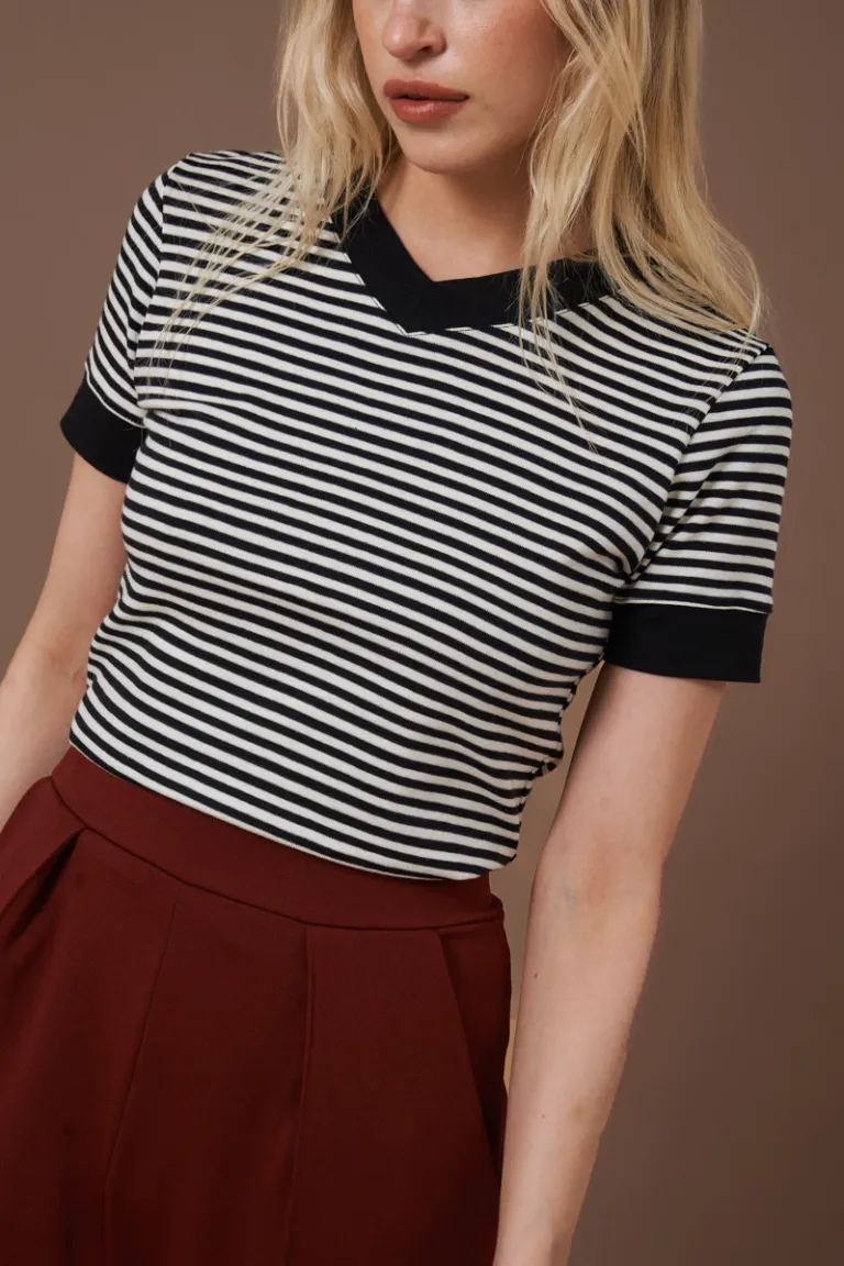 Pantalón ancho de corte recto en tono marrón, diseño versátil y elegante de Apricot en Pantalones para argentina