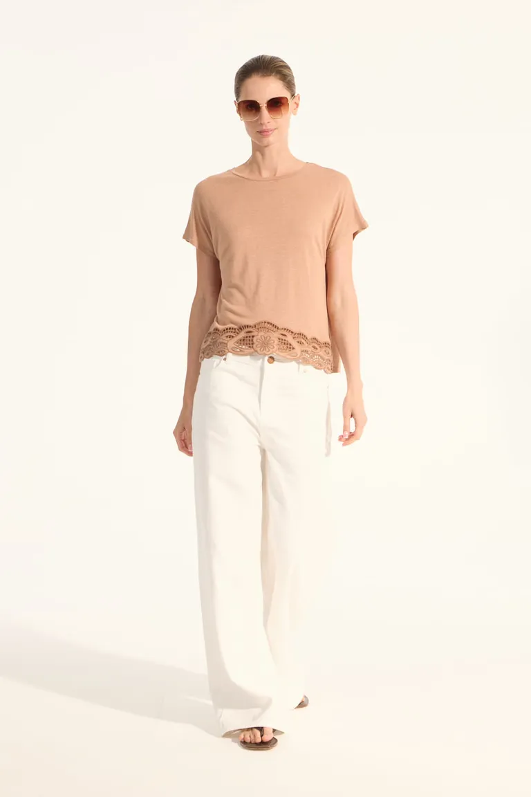 Remera de Punto con Bordado en el Bajo de Calce Regular y Manga Corta de Portsaid en Remeras para argentina