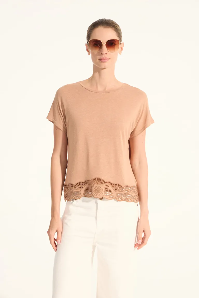 Remera de Punto con Bordado en el Bajo de Calce Regular y Manga Corta de Portsaid en Remeras para argentina