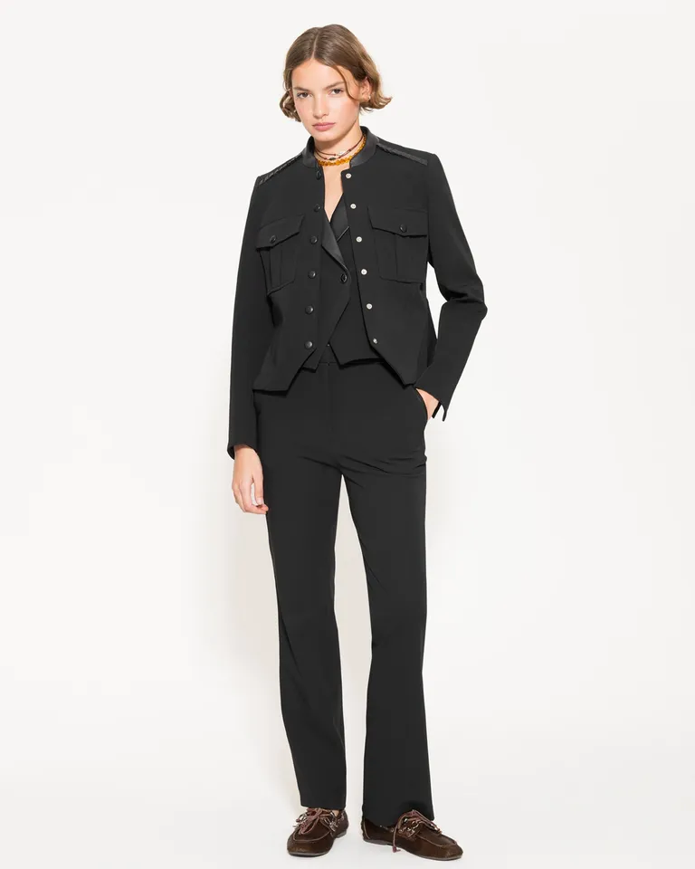 Chaqueta con hombros en cuero tableado y broches forrados - Estilo sofisticado y estructura de Jazmin Chebar en Chaquetas para argentina