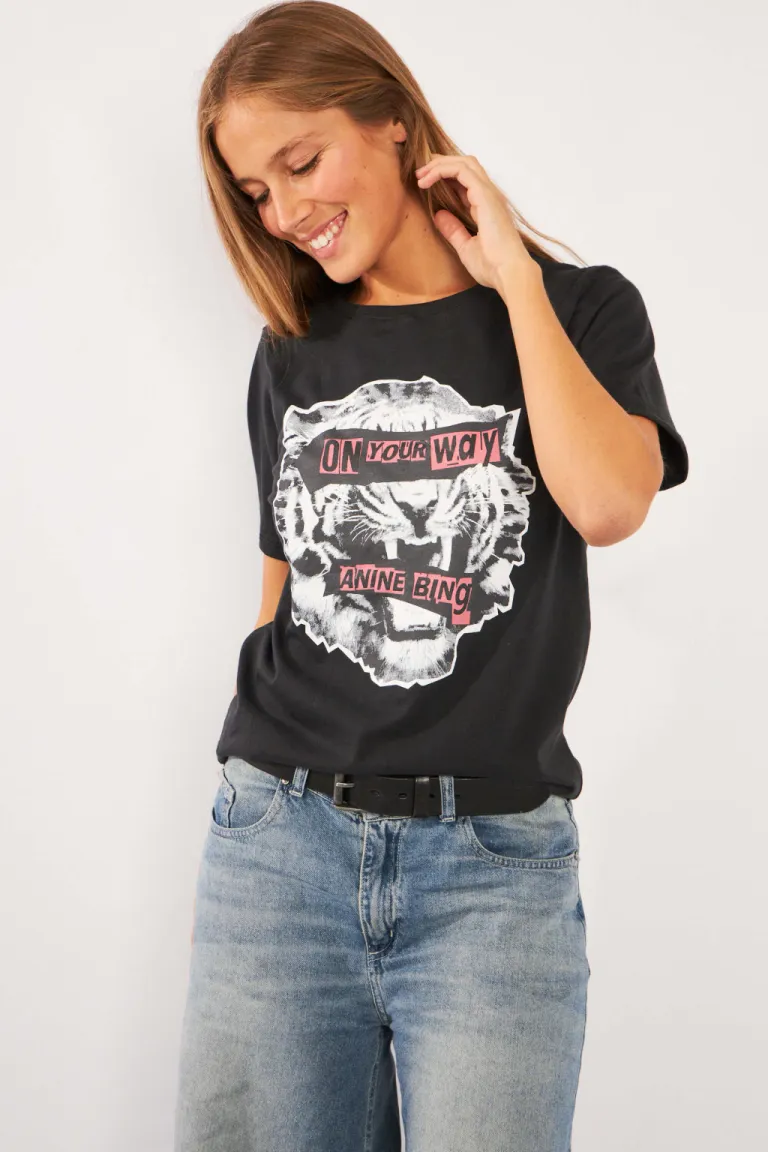 Remera de estampado gráfico en negro para mujer de Belle en Remeras para argentina