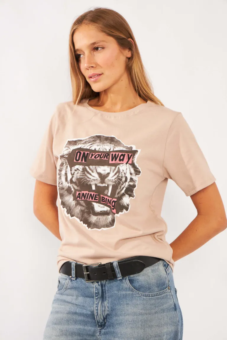 Remera de estampado gráfico en negro para mujer de Belle en Remeras para argentina