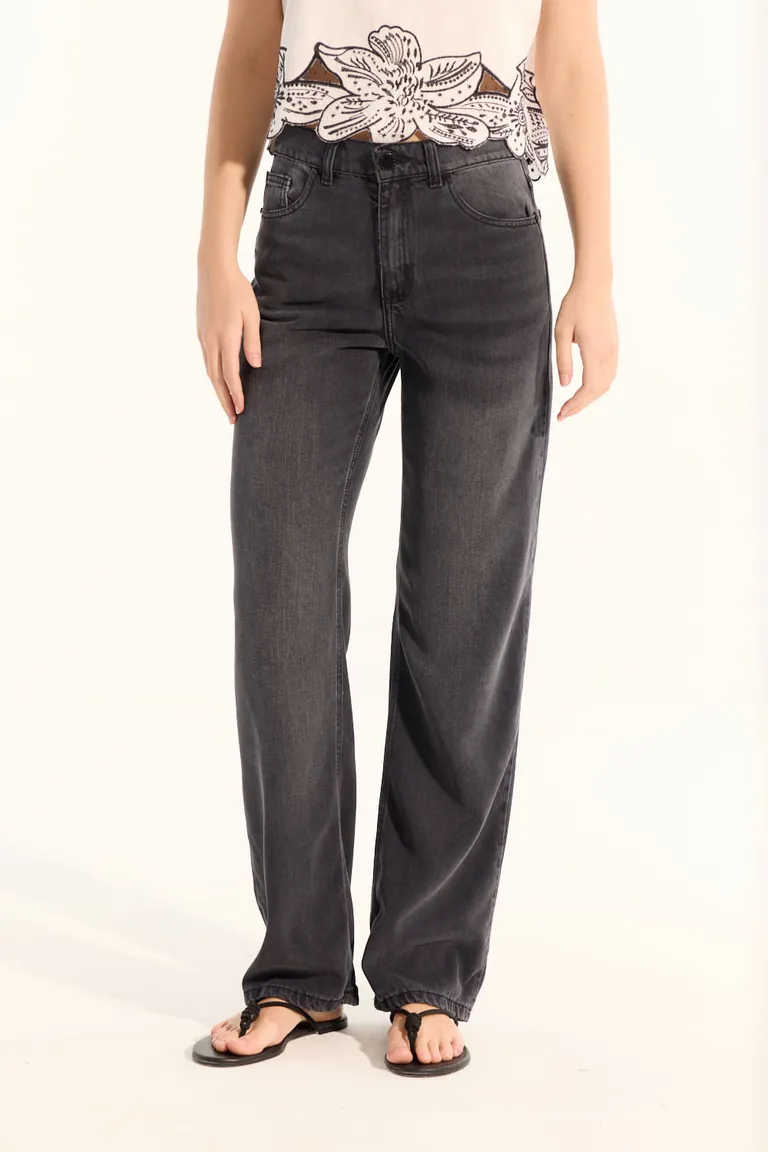 Pantalones rectos de lyocell, un básico atemporal para el guardarropa femenino de Portsaid en Pantalones para argentina