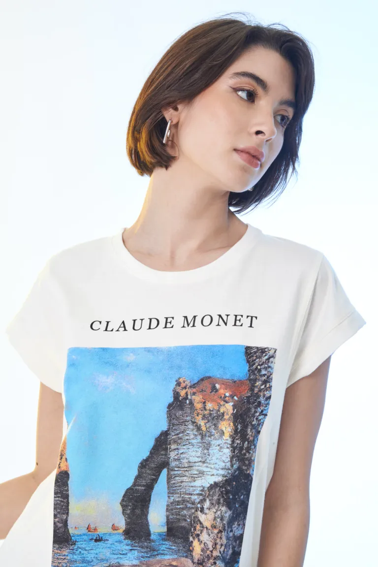 Remera de diseño con estampado de acantilados marítimos para mujer de Apricot en Remeras para argentina