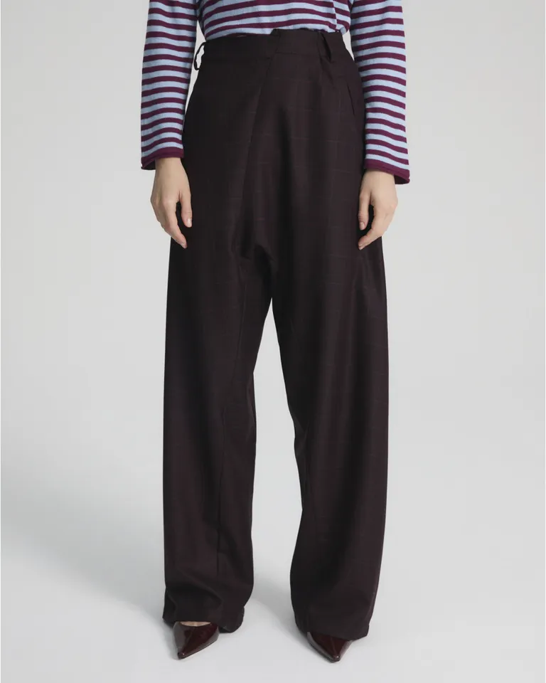 Pantalón sastrero de tiro largo con pliegue cruzado en cintura y bolsillos de Blue Sheep en Pantalones para argentina