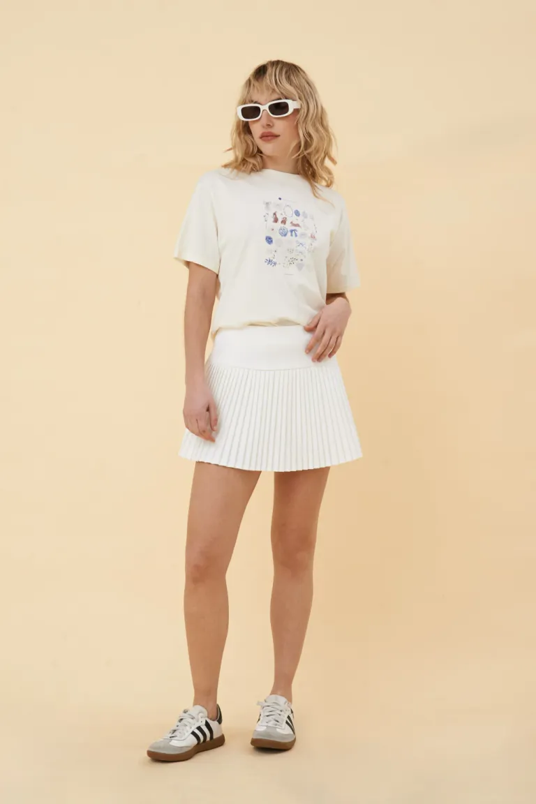 Remera de mujer con estampado de elementos gráficos de Apricot en Remeras para argentina