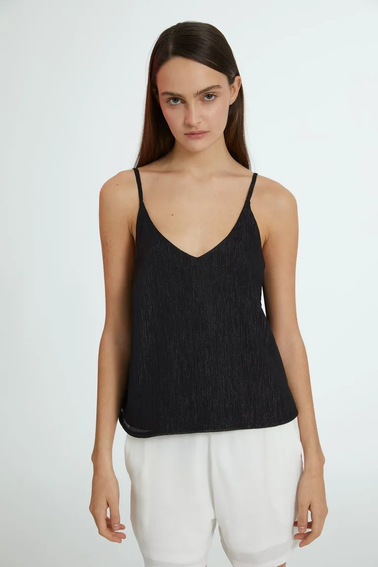 Top negro con breteles regulables, diseño elegante y versátil para mujer de Naíma en Tops para argentina