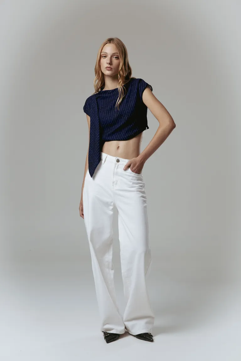 Pantalón wide leg en denim blanco de corte holgado y cierre reforzado para un look relajado y moderno de Naíma en Pantalones para argentina