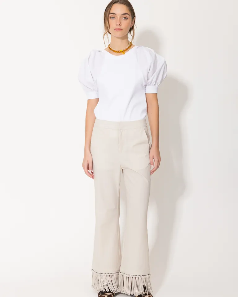 Top blanco de manga volumen con escote redondo - Prenda versátil y elegante de Jazmin Chebar en Tops para argentina