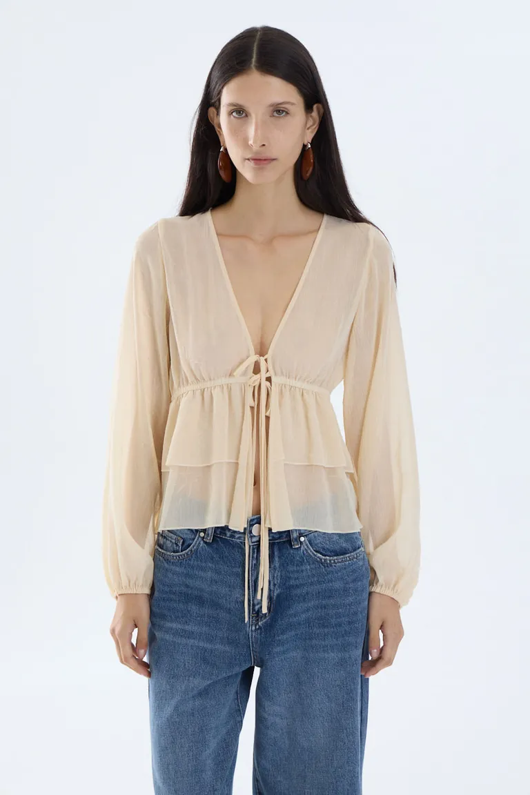 Top liviano con escote en V y lazos frontales con detalle de volados de Portsaid en Tops para argentina
