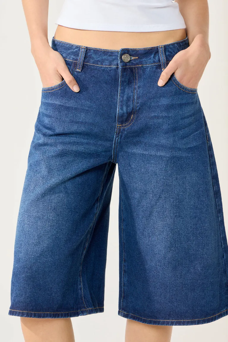 Pantalón bermuda de tela vaquera de corte holgado con cierre frontal y bolsillos de Cuesta Blanca en Pantalones para argentina