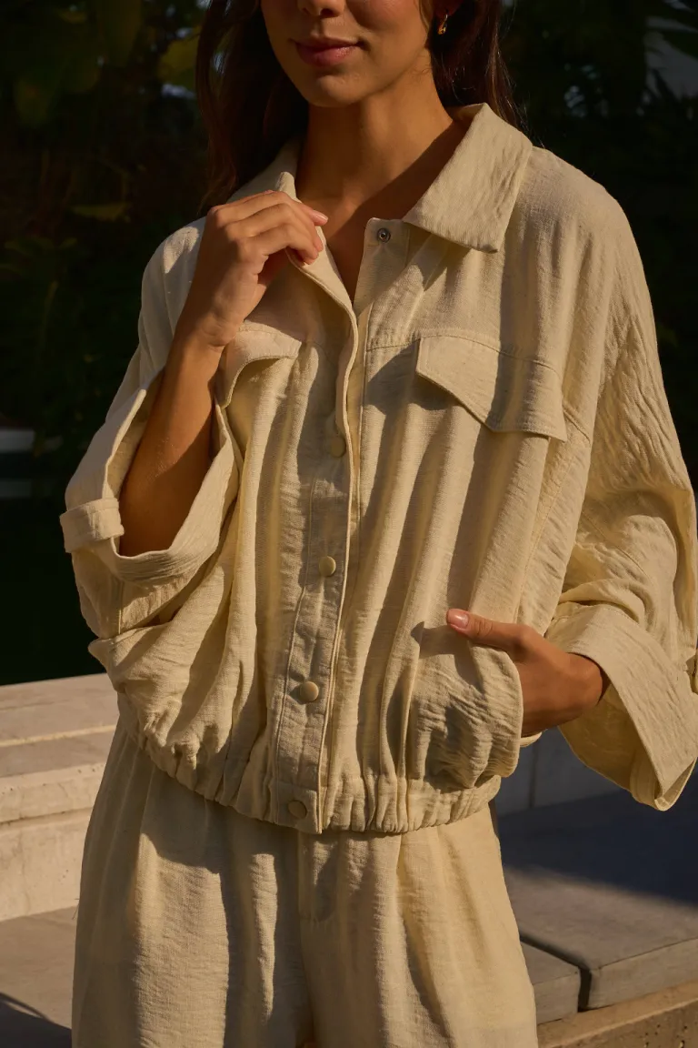 Chaqueta de lino con manga 3/4 y cintura elástica - Diseño clásico y elegante de Belle en Chaquetas para argentina