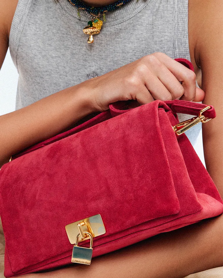 Cartera de Cuero Rojo con Cierre Metálico Exclusivo de Jazmin Chebar en Bolsos y Carteras para argentina