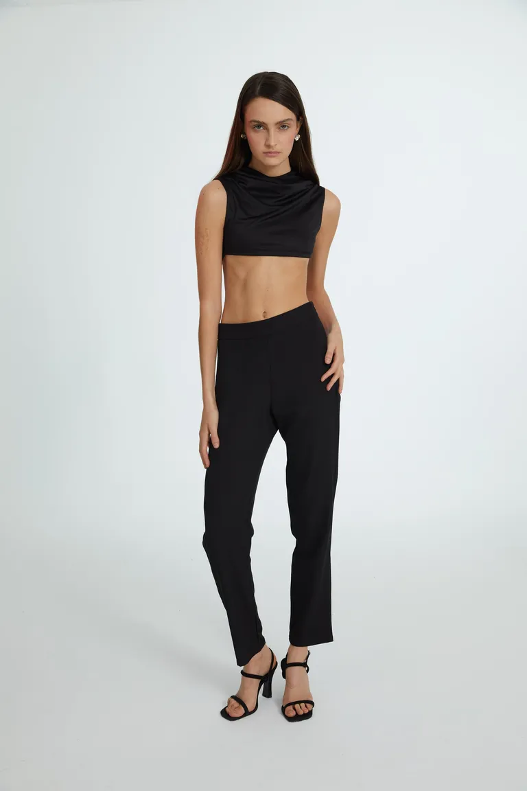 Pantalón de tiro alto en crepe sastrero con bolsillos laterales y cierre de broche en la cintura de Naíma en Pantalones para argentina