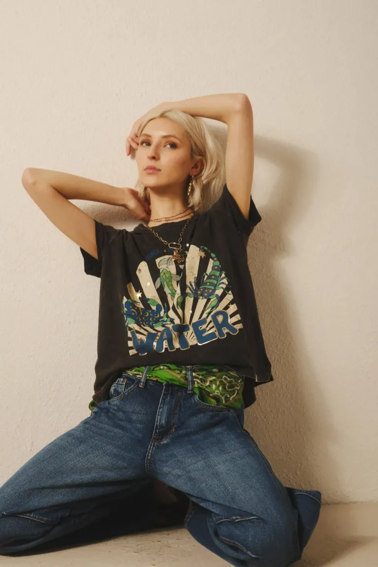 Remera de algodón con estampado esotérico y corte holgado de Rapsodia en Remeras para argentina