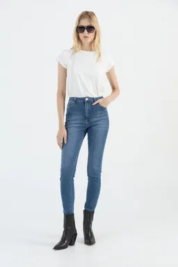 Jean chupin ava de St Marie en Pantalones para argentina