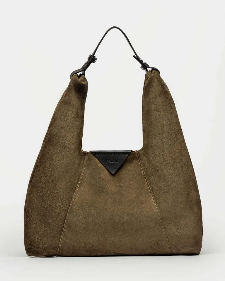 Cartera de hombro de gamuza marrón, diseño minimalista y práctico de Prüne en Bolsos y Carteras para argentina