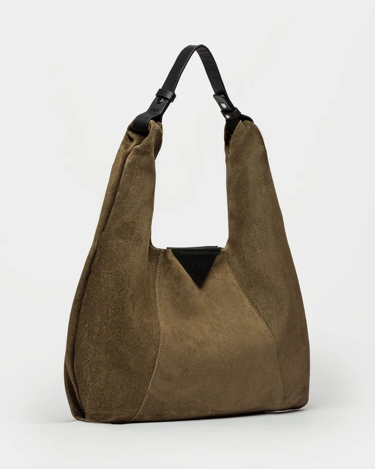 Cartera de hombro de gamuza marrón, diseño minimalista y práctico de Prüne en Bolsos y Carteras para argentina