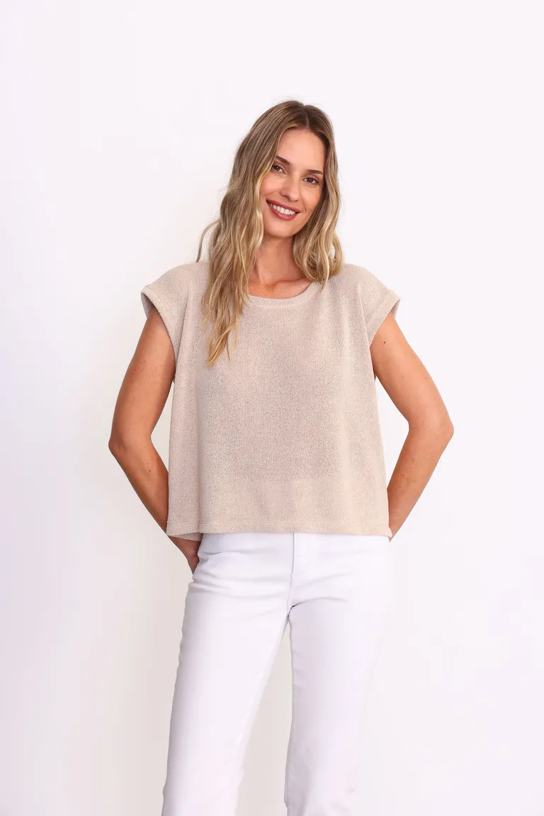 Musculosa diseño artesanal, textura visual única y caída fluida de Yagmour en Tops para argentina