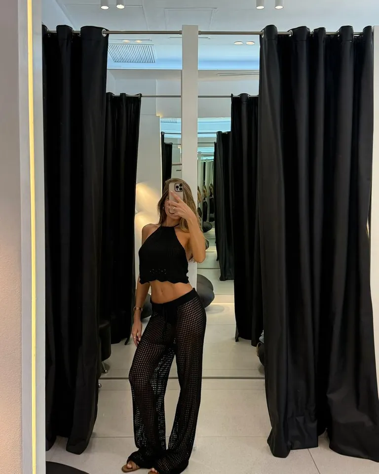 Mono negro de corte ajustado, prenda versátil y elegante para toda ocasión de Naíma en Monos para argentina