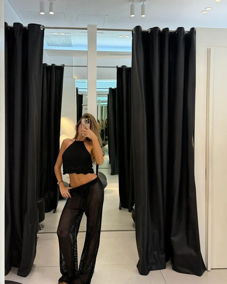 Mono negro de corte ajustado, prenda versátil y elegante para toda ocasión de Naíma en Monos para argentina