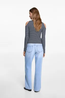 Remera cuello alto aberturas de Mango Teen en Buzos y Sweaters para argentina