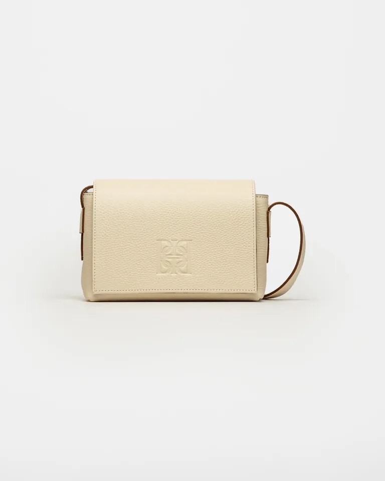 Mini bolso de cuero graneado en color natural, ideal para el día a día de Prüne en Bolsos y Carteras para argentina