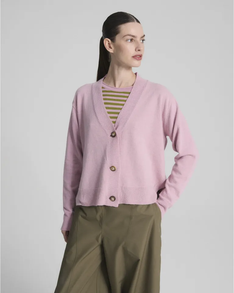 Cardigan de mujer con escote en V y cierre frontal con botones de Blue Sheep en Buzos y Sweaters para argentina