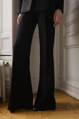 Pantalón acampanado tiro alto de Mango en Pantalones para argentina