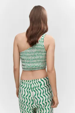 Top asimétrico fruncido de Mango en Tops para argentina