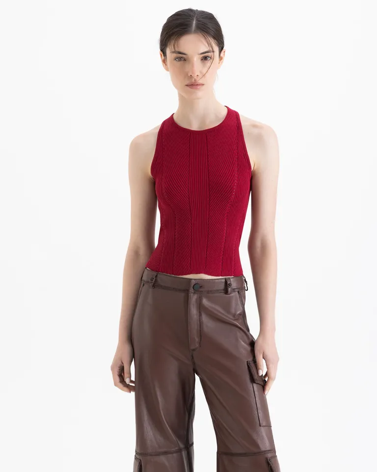 Top de mujer sin mangas con tejido acanalado y diseño corto entallado al cuerpo de Jazmin Chebar en Tops para argentina