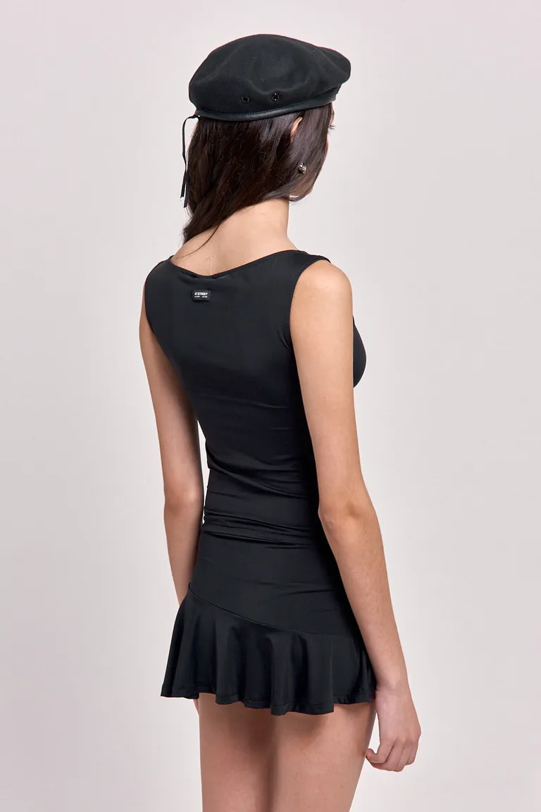 Vestido corto entallado sin mangas con escote irregular y ruedo con volados de 47 Street en Vestidos para argentina