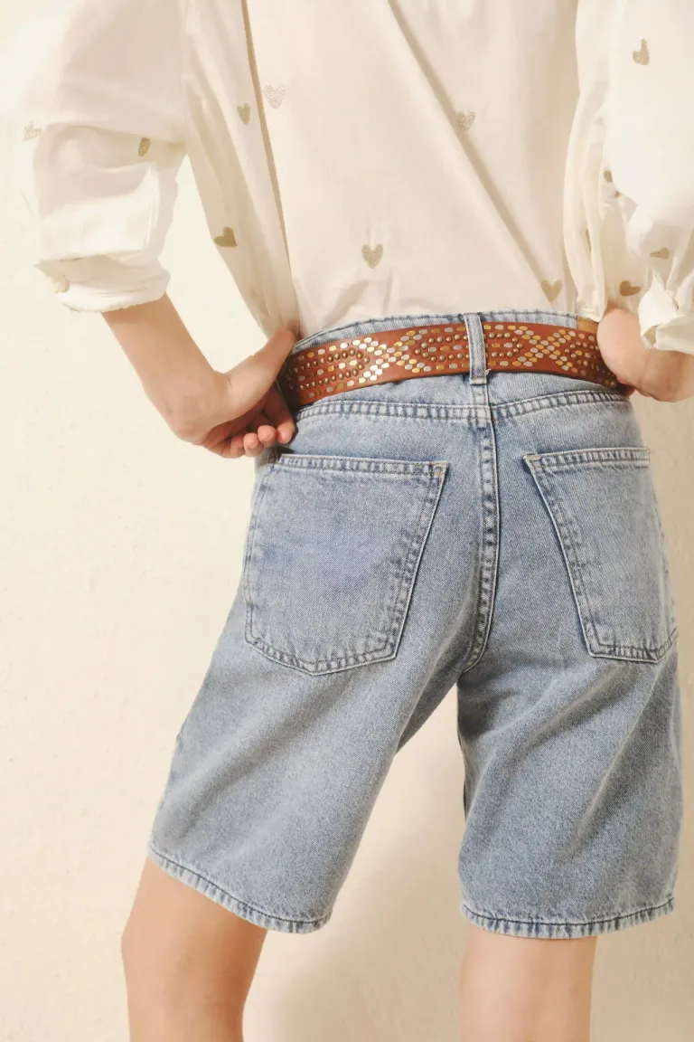 Bermuda de denim azul con diseño desgastado y lavado claro de Rapsodia en Shorts para argentina