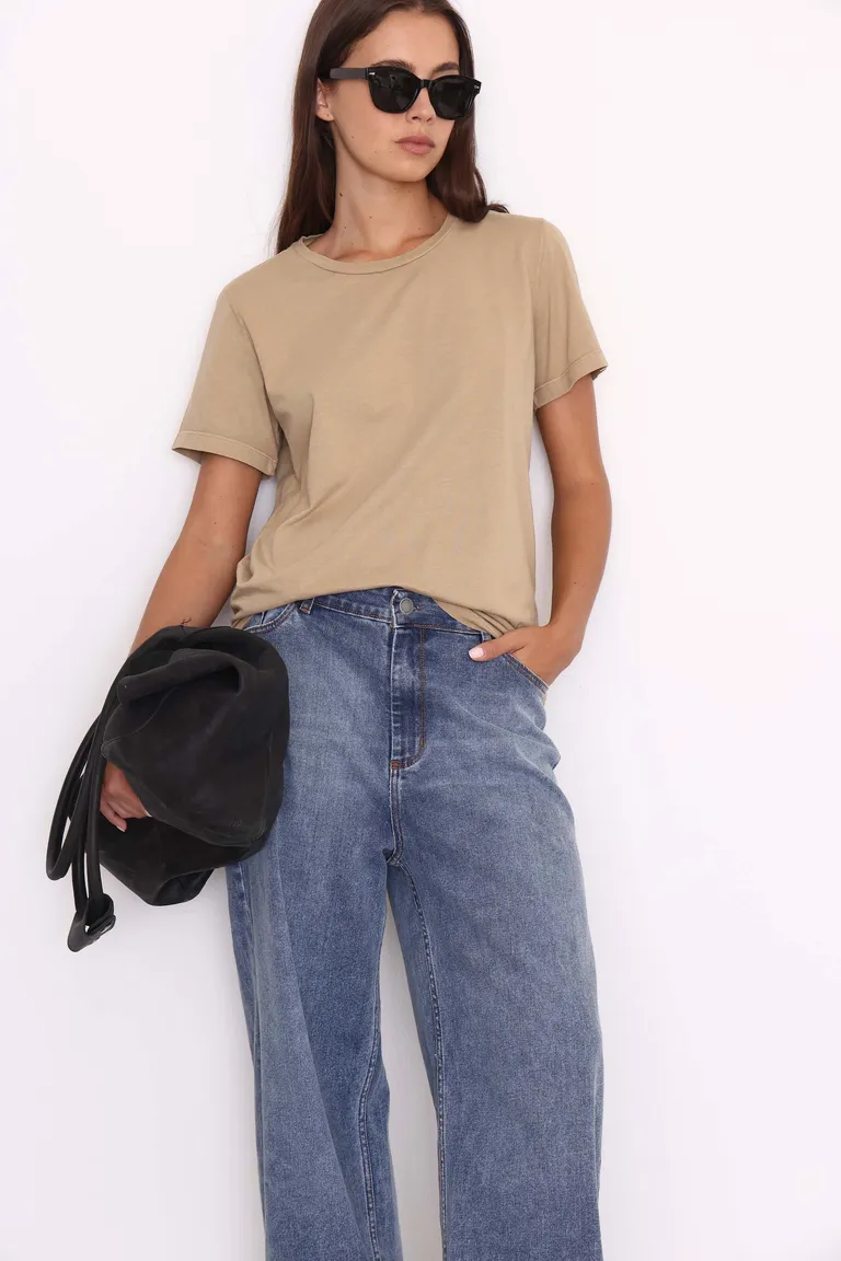 Remera de corte clásico con escote redondo y lavado vintage de Yagmour en Remeras para argentina