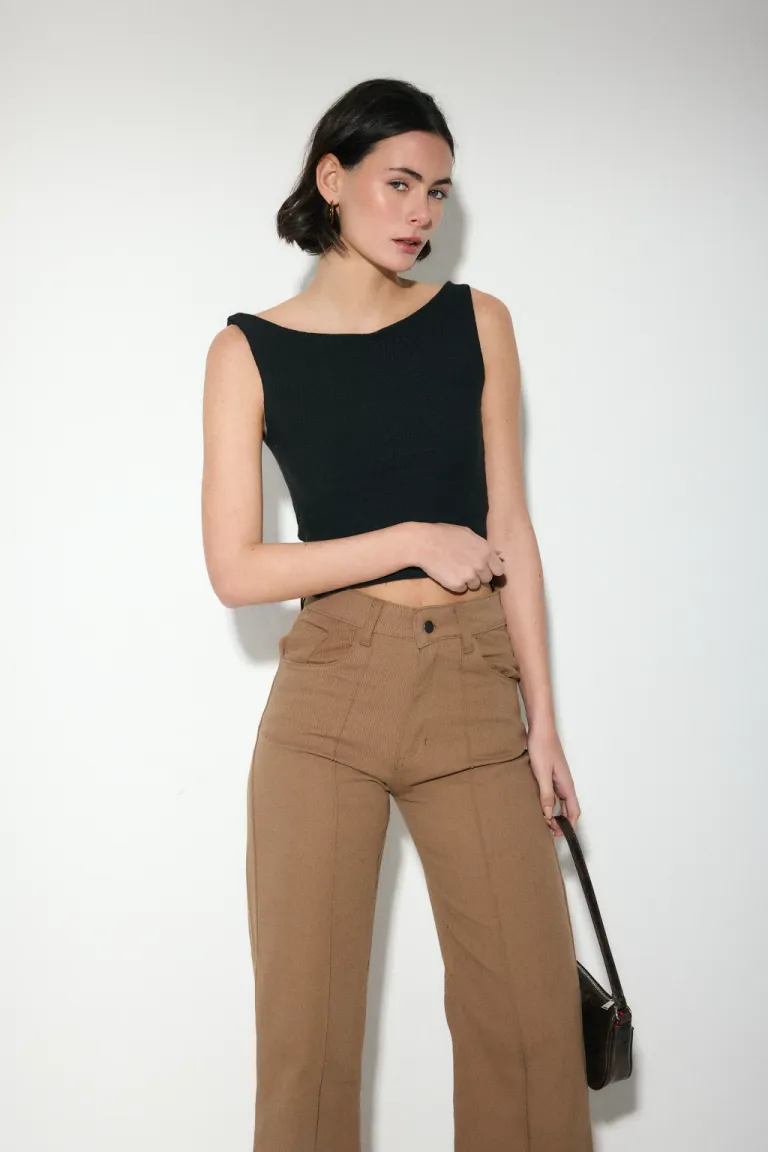 Top musculosa de algodón con cuello bote - Prenda básica y elegante para el armario de la mujer de Audaz en Tops para argentina